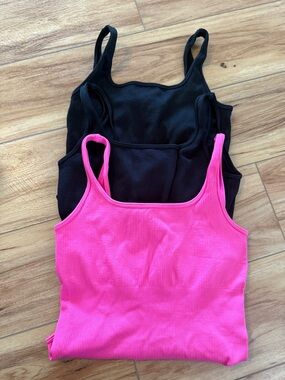 OQQ Ribbed Tank Camisole 3 Set in Black and Hot Pink